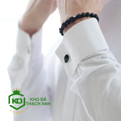 đeo vòng đá phong thủy mệnh Thổ đúng cách