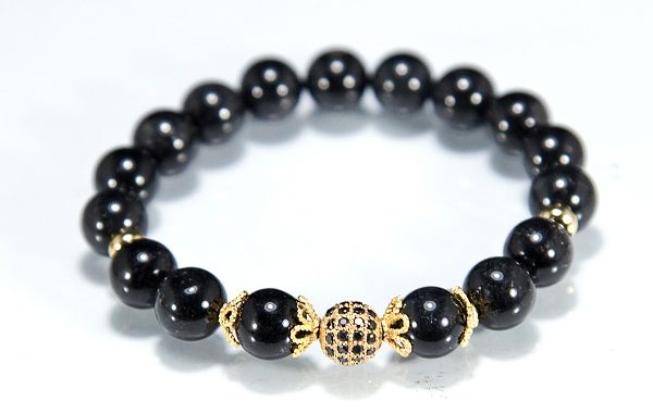 Vẻ đẹp và ý nghĩa thần kì của vòng tay đá thạch anh đen