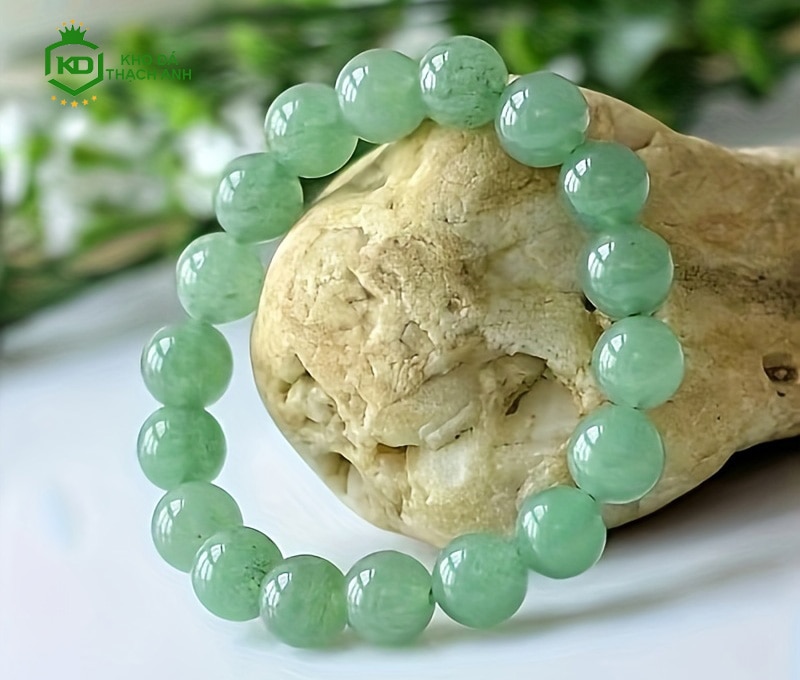 ĐEO VÒNG ĐÁ THẠCH ANH XANH CÓ CÔNG DỤNG GÌ?