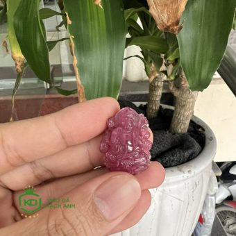 Mặt Phật Quan Âm Đá Ruby
